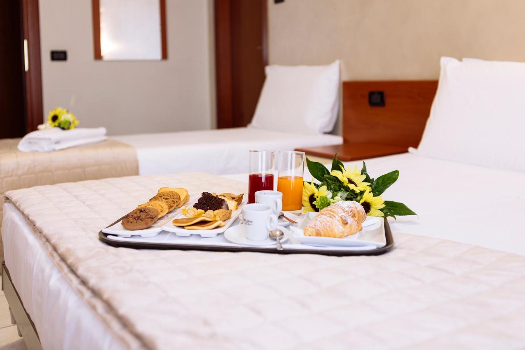 Hotel Leon - Ristorante Al Cavallino Rosso San Giovanni Rotondo Dış mekan fotoğraf
