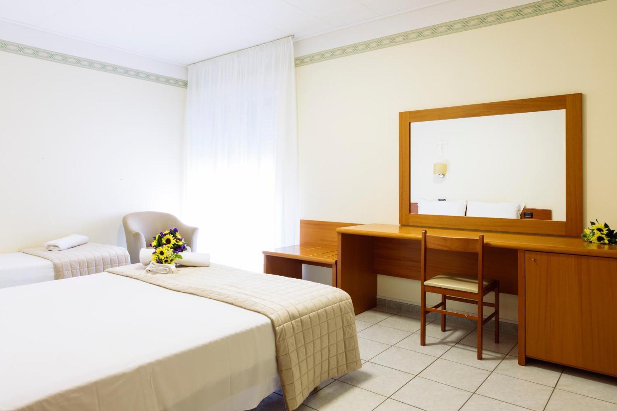 Hotel Leon - Ristorante Al Cavallino Rosso San Giovanni Rotondo Dış mekan fotoğraf