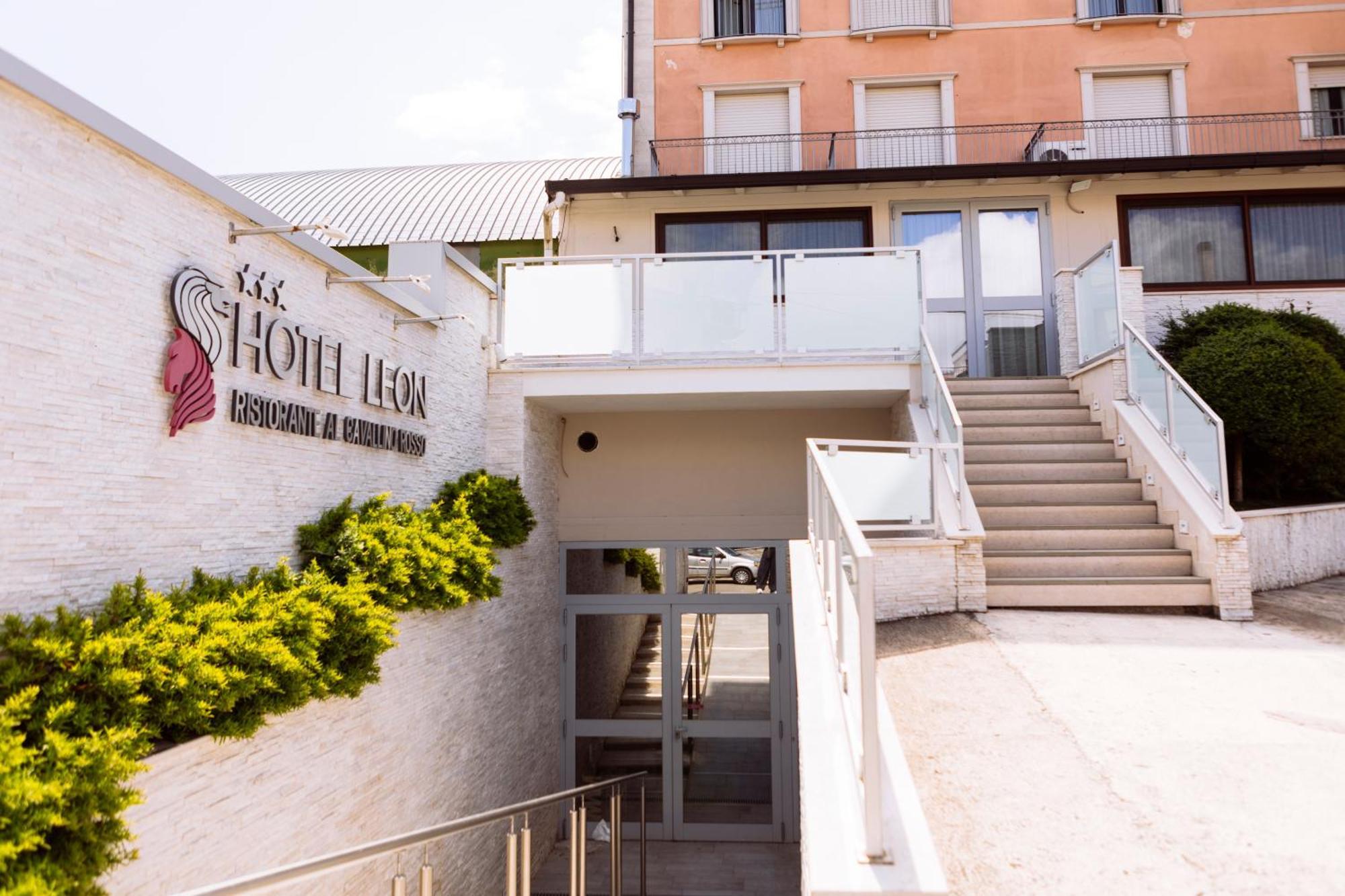 Hotel Leon - Ristorante Al Cavallino Rosso San Giovanni Rotondo Dış mekan fotoğraf